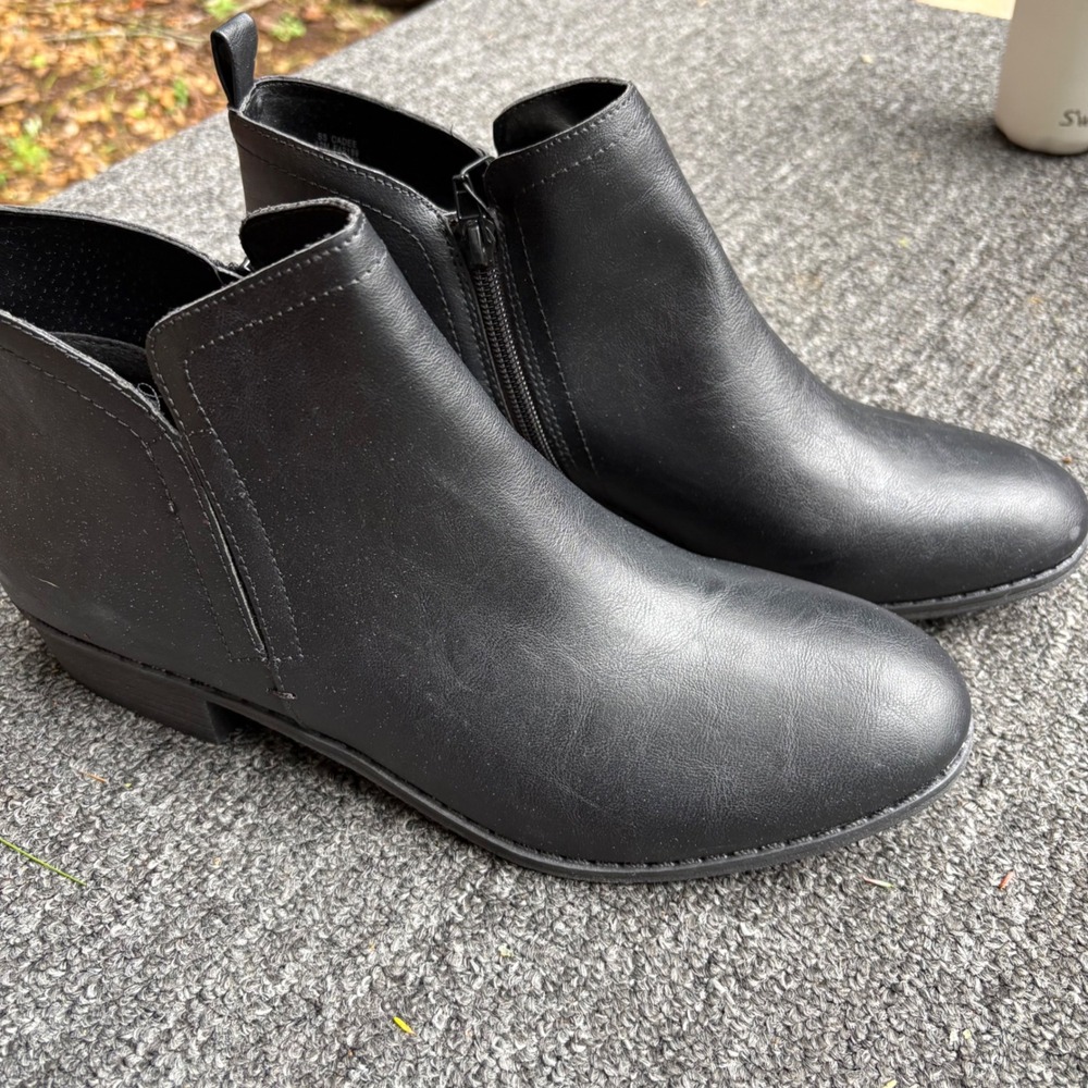 Sun + Stone Cadee Black Smooth Ankle Booties Womens Size 12 FA23 Low Heel Zip Up
